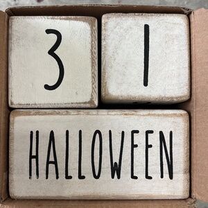 White baby milestone blocks